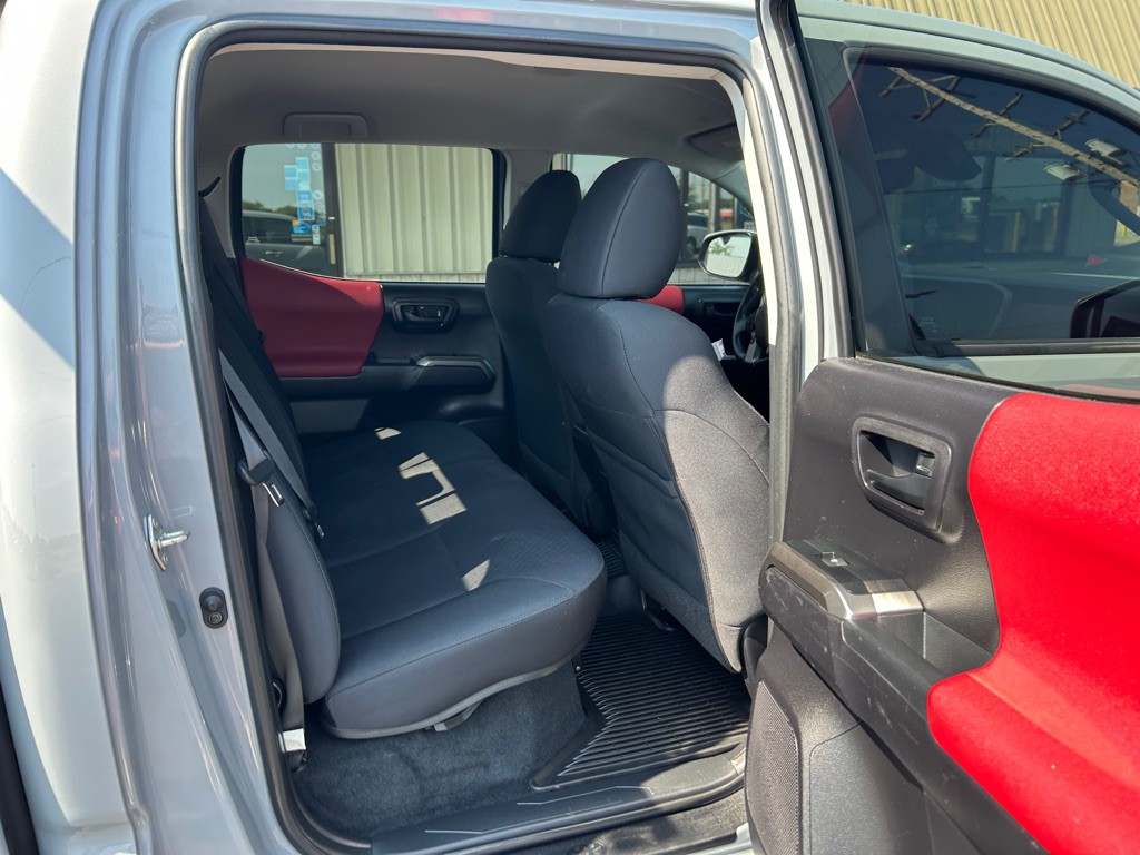 2020 Toyota Tacoma Image 9