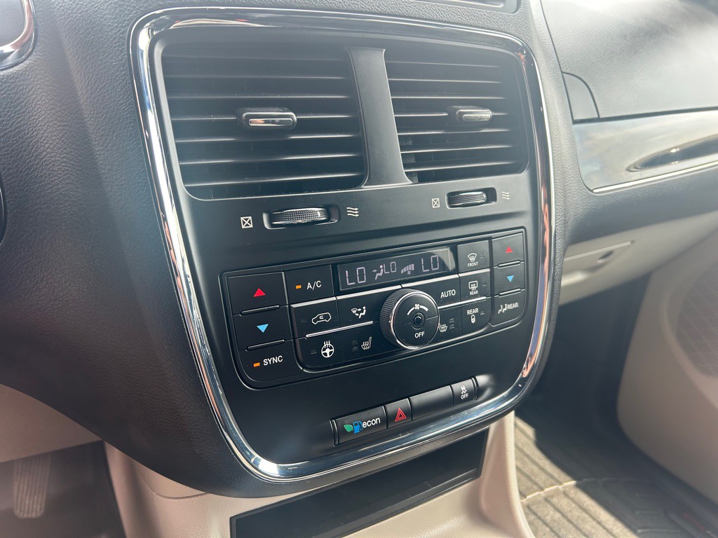 2016 Dodge Grand Caravan Image 25