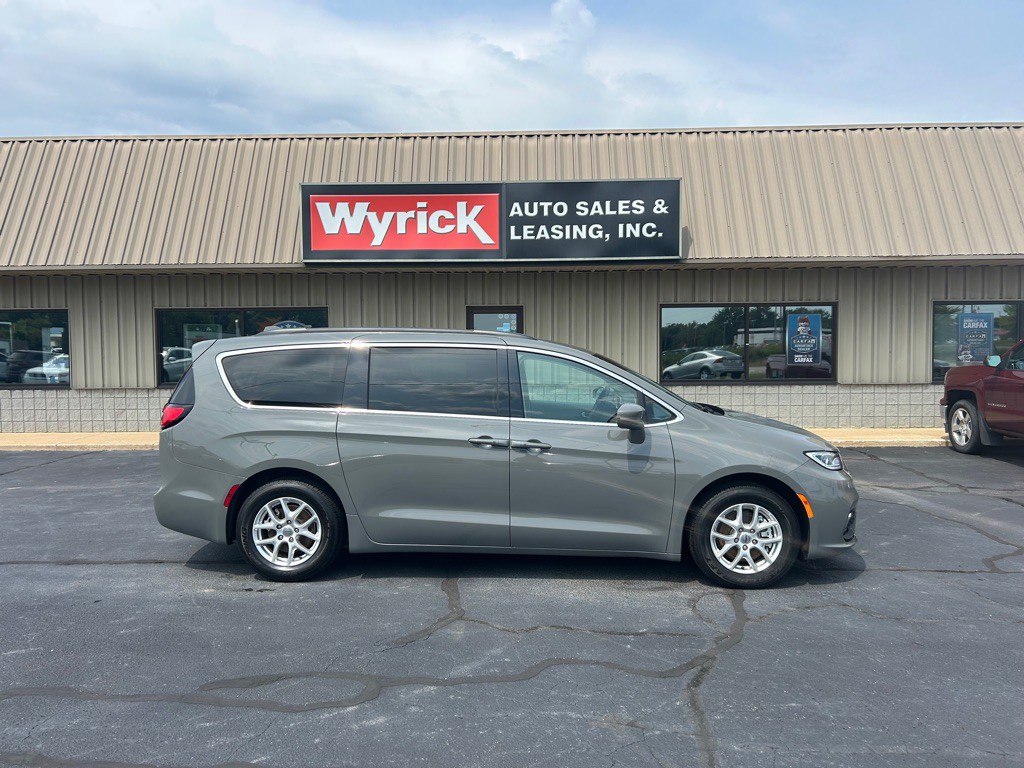 2022 Chrysler Pacifica Image 1