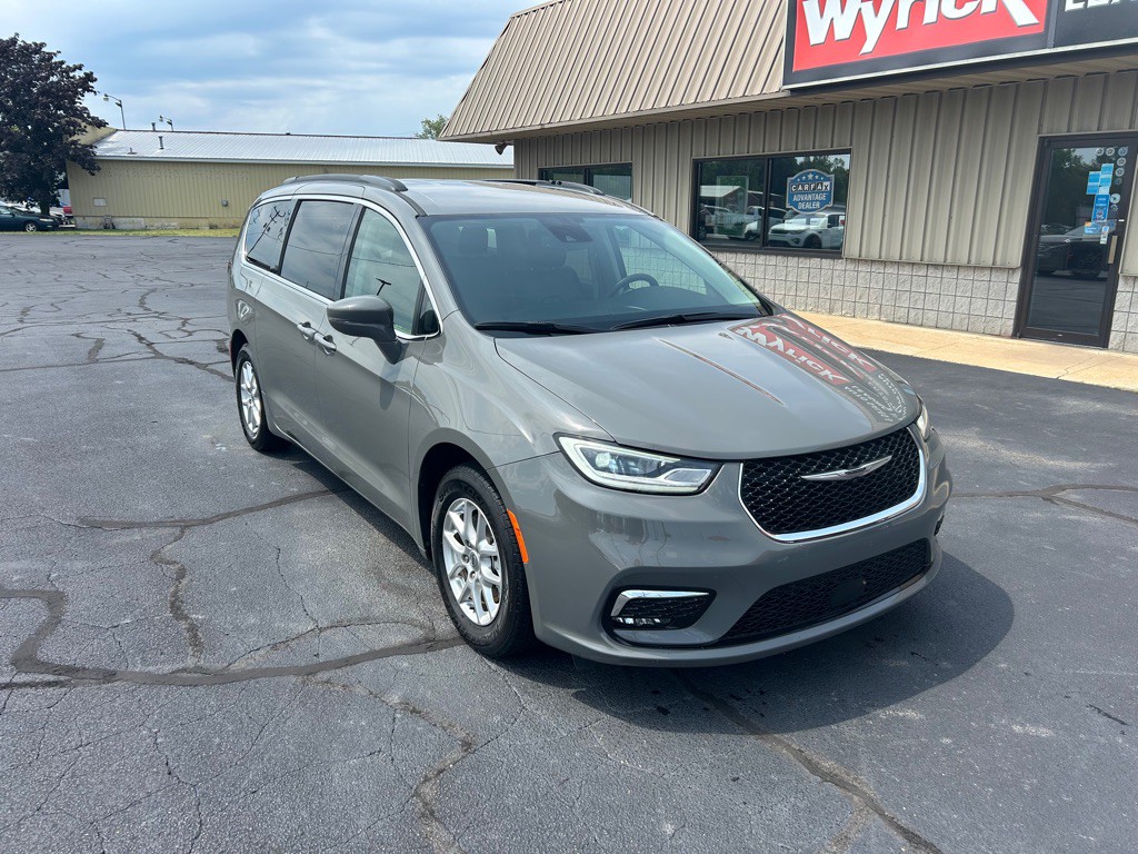 2022 Chrysler Pacifica Image 2