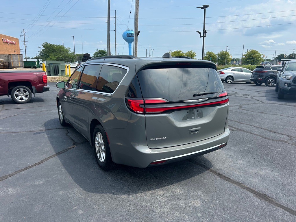 2022 Chrysler Pacifica Image 5