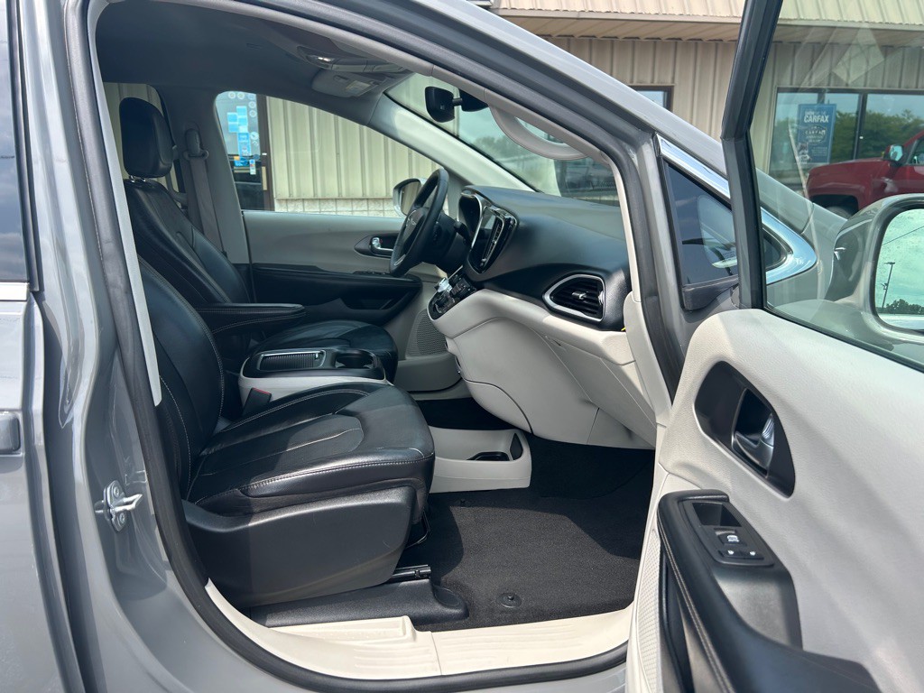 2022 Chrysler Pacifica Image 7