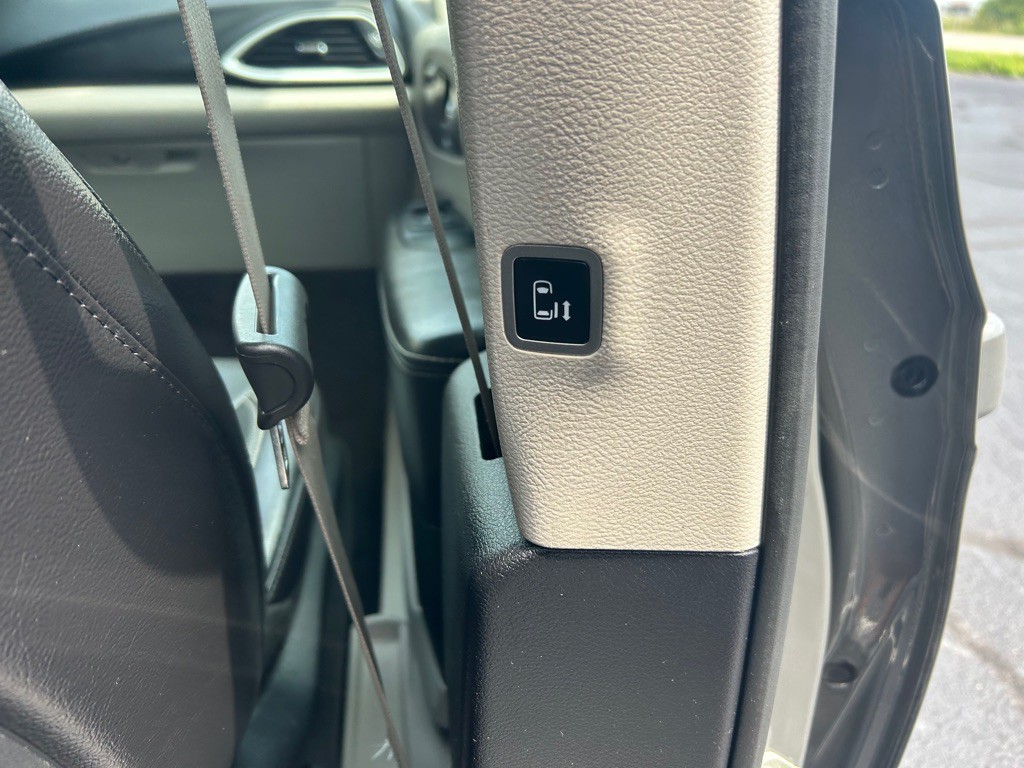2022 Chrysler Pacifica Image 10