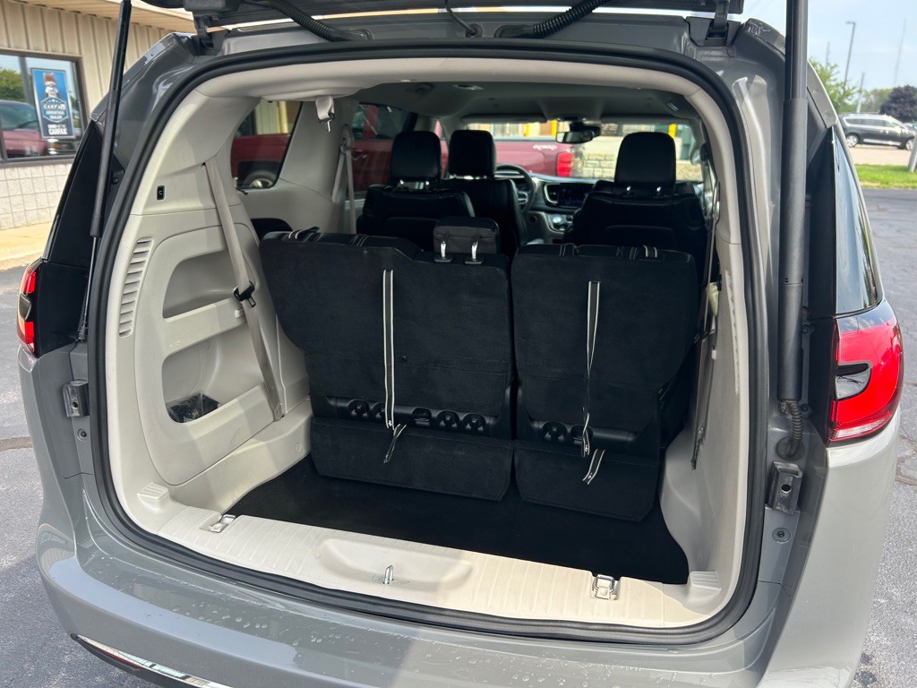 2022 Chrysler Pacifica Image 11