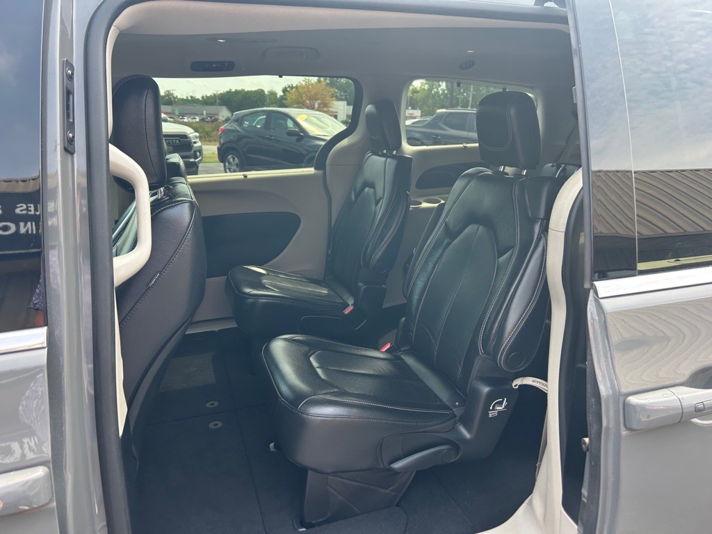 2022 Chrysler Pacifica Image 13