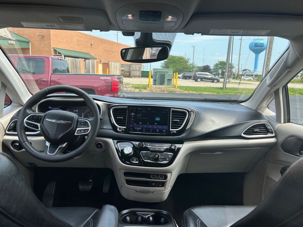 2022 Chrysler Pacifica Image 15