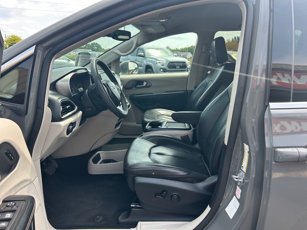 2022 Chrysler Pacifica Image 16