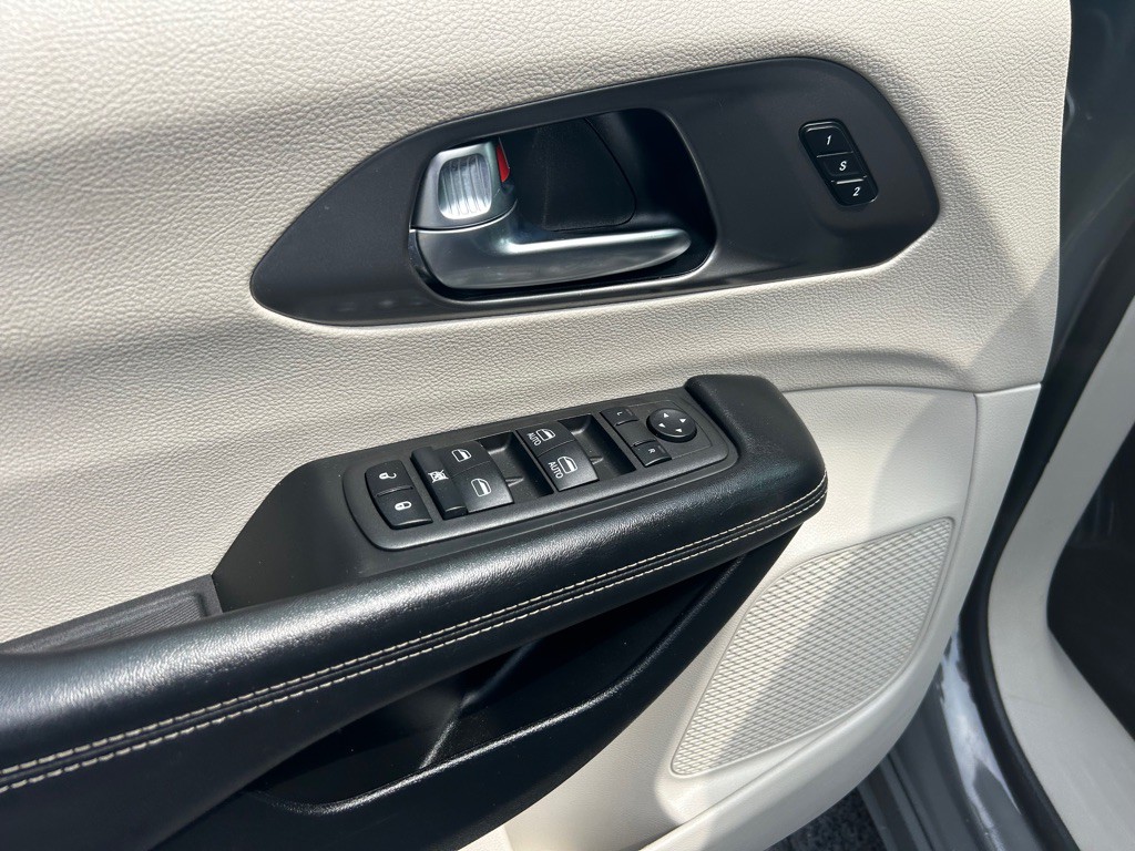 2022 Chrysler Pacifica Image 18