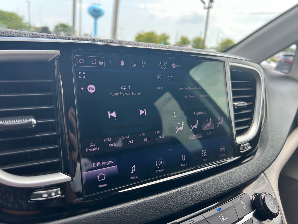 2022 Chrysler Pacifica Image 24
