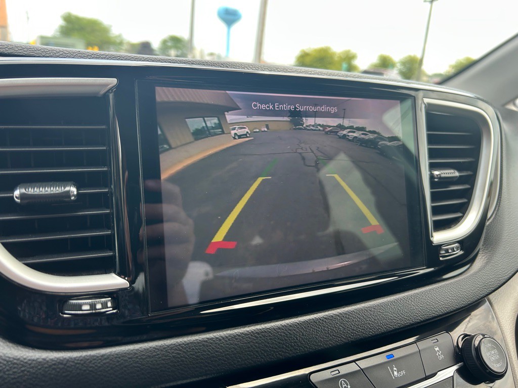 2022 Chrysler Pacifica Image 25