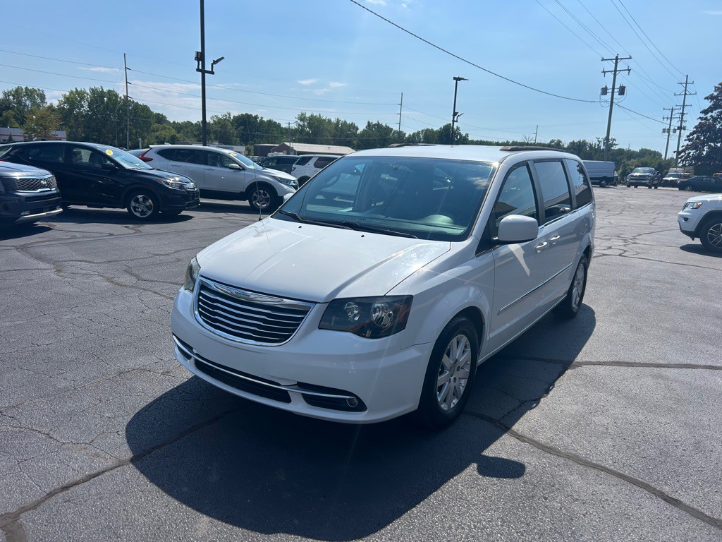 2014 Chrysler Town & Country Image 3