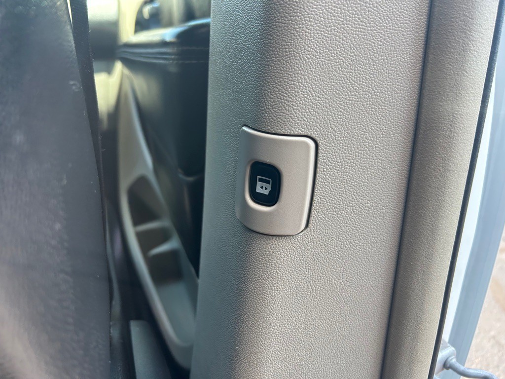 2014 Chrysler Town & Country Image 9