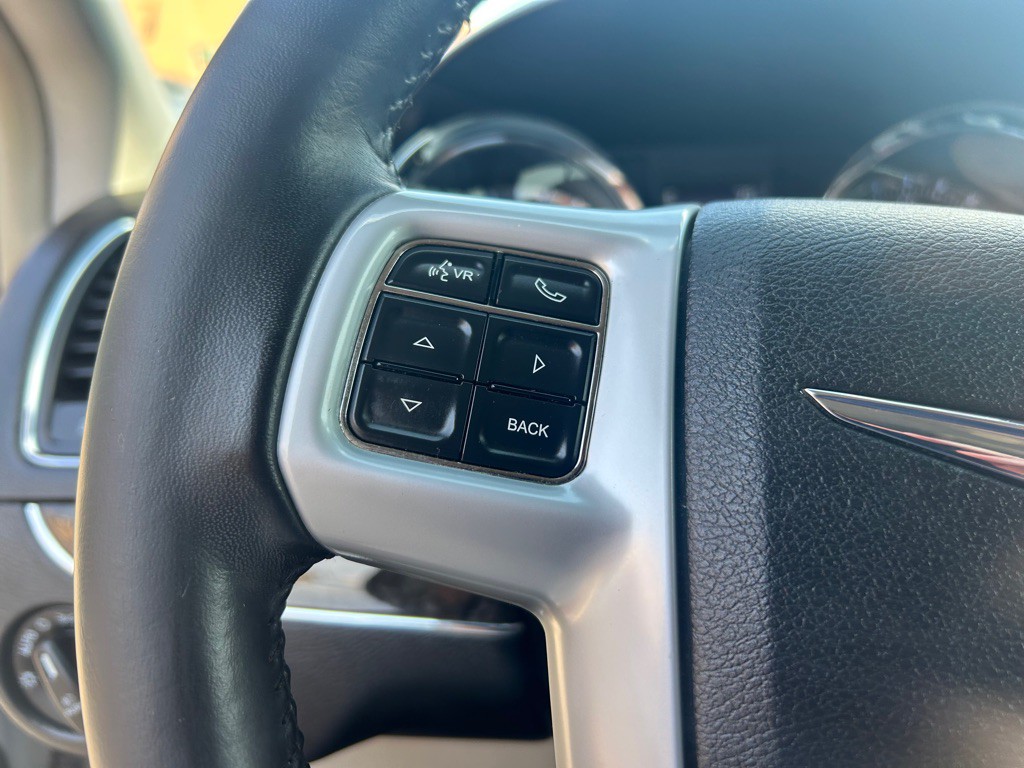 2014 Chrysler Town & Country Image 20