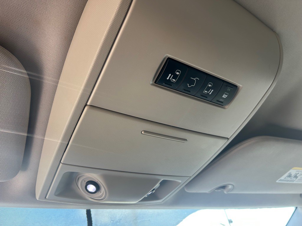 2014 Chrysler Town & Country Image 26
