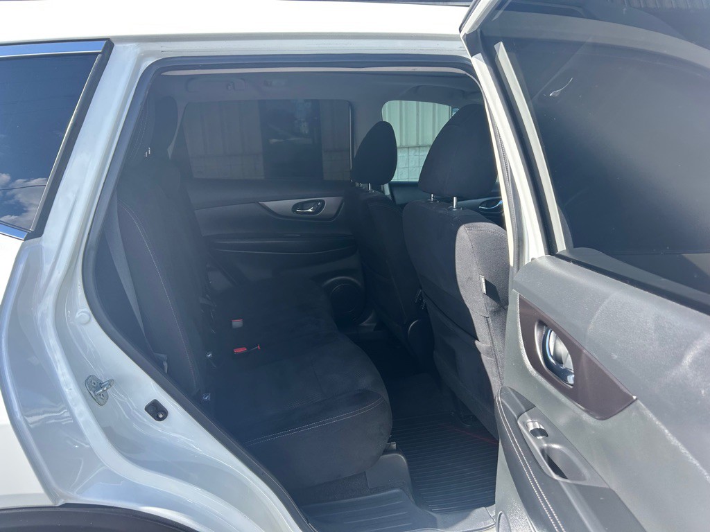 2016 Nissan Rogue Image 8