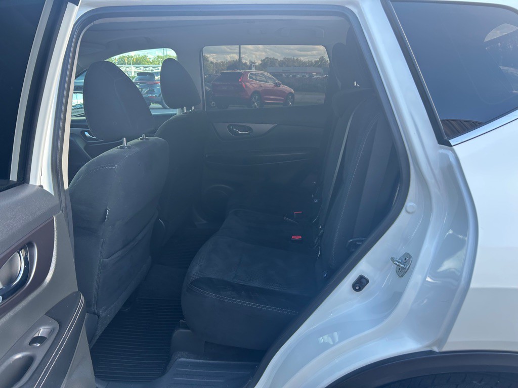 2016 Nissan Rogue Image 11