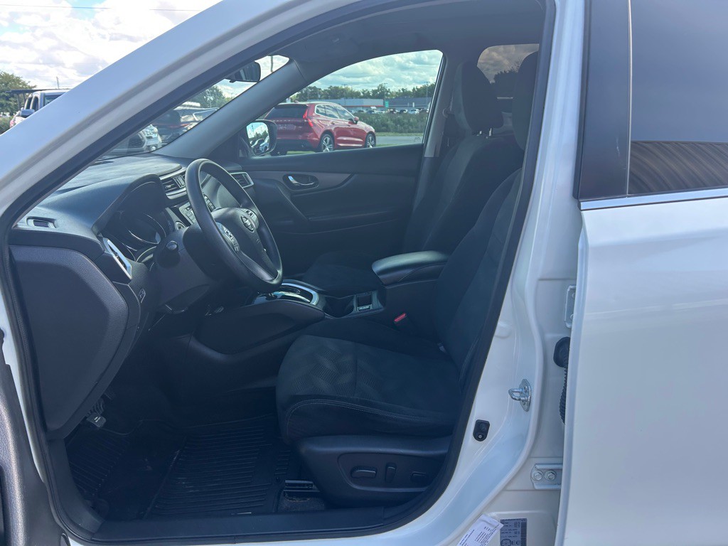 2016 Nissan Rogue Image 13