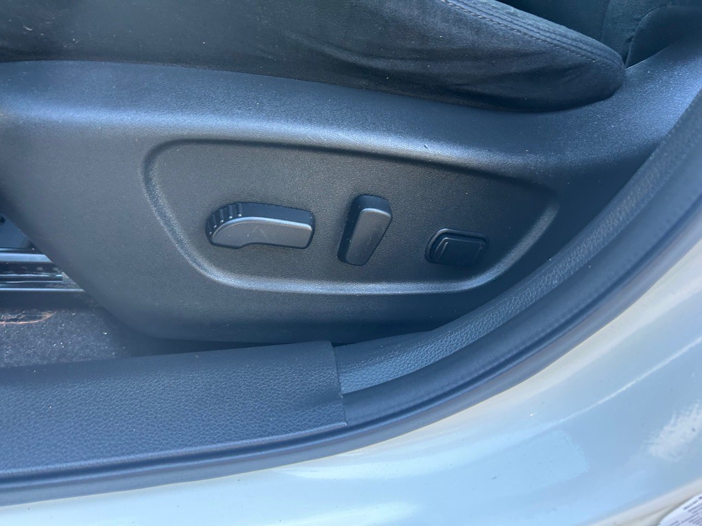 2016 Nissan Rogue Image 14