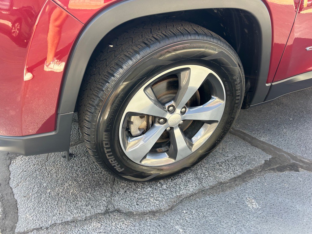 2019 Jeep Cherokee Image 4