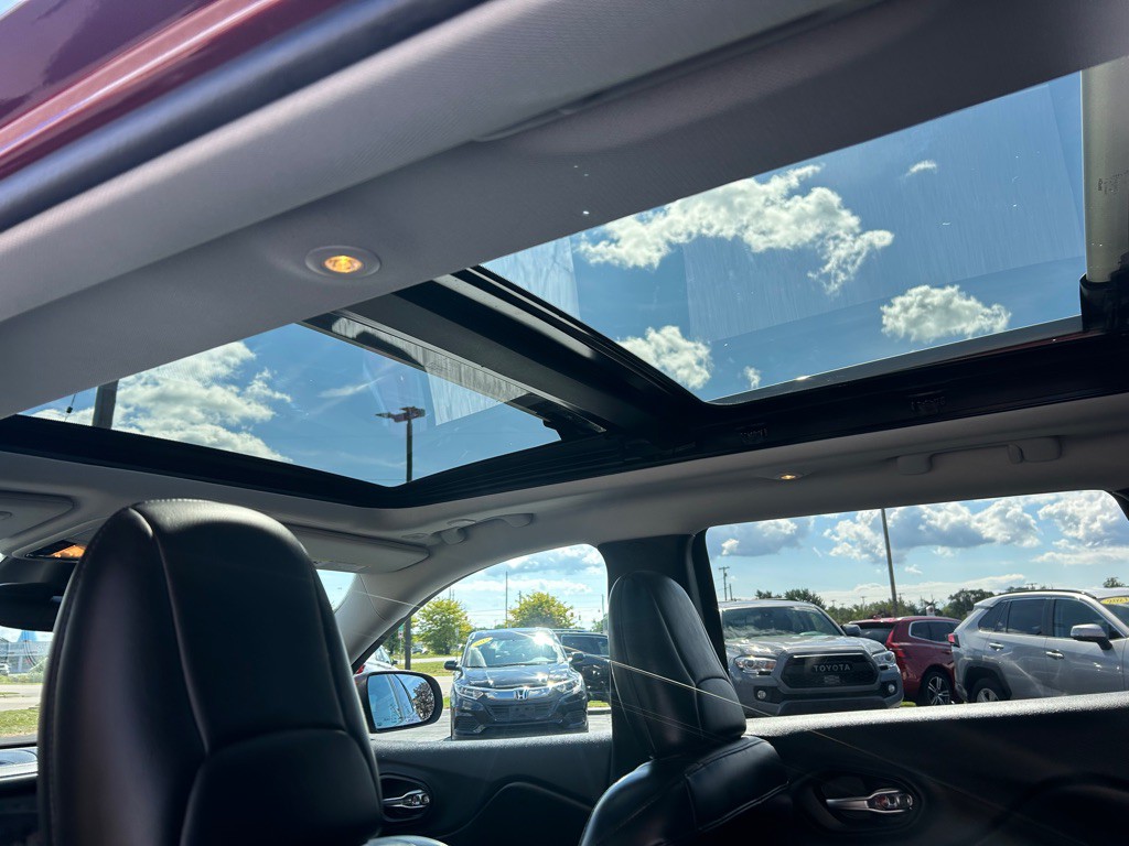 2019 Jeep Cherokee Image 12