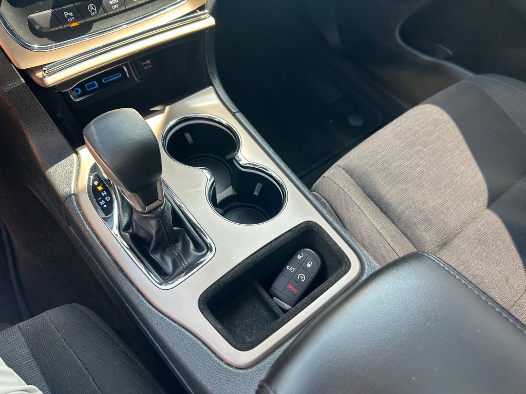 2016 Jeep Grand Cherokee Image 25