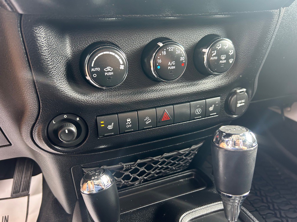 2013 Jeep Wrangler Unlimited Image 19