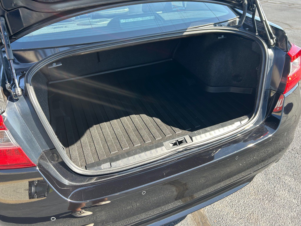 2017 Subaru Legacy Image 9