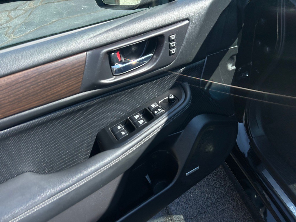 2017 Subaru Legacy Image 16
