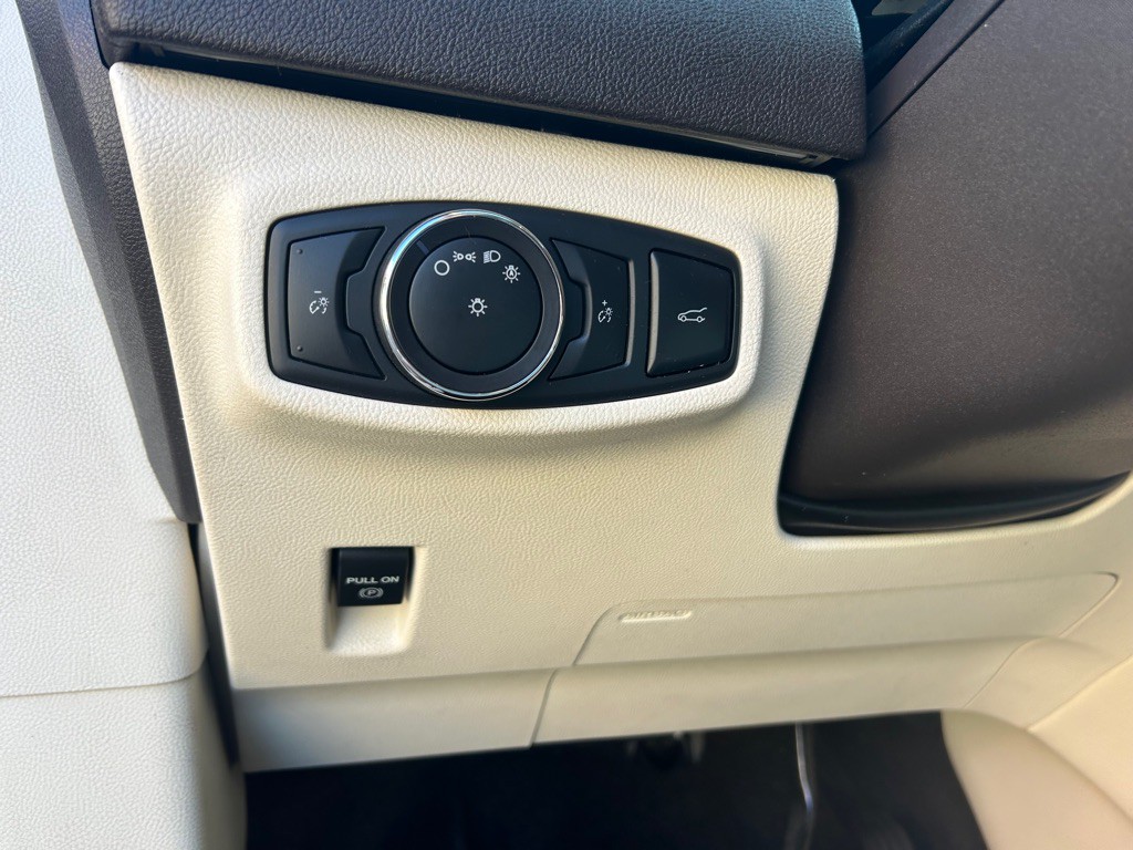 2015 Lincoln MKC Image 22