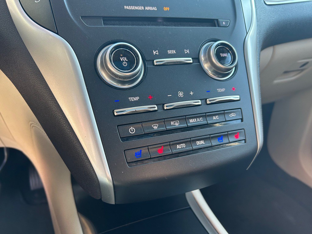 2015 Lincoln MKC Image 24