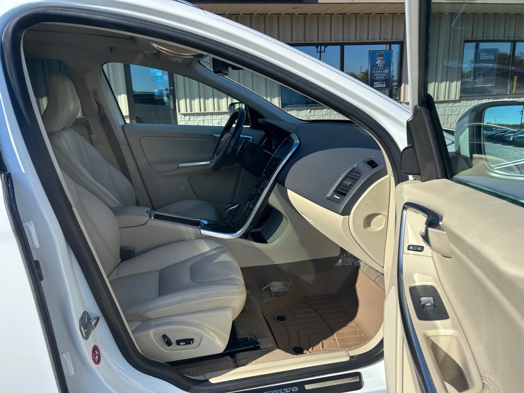 2014 Volvo XC60 Image 8