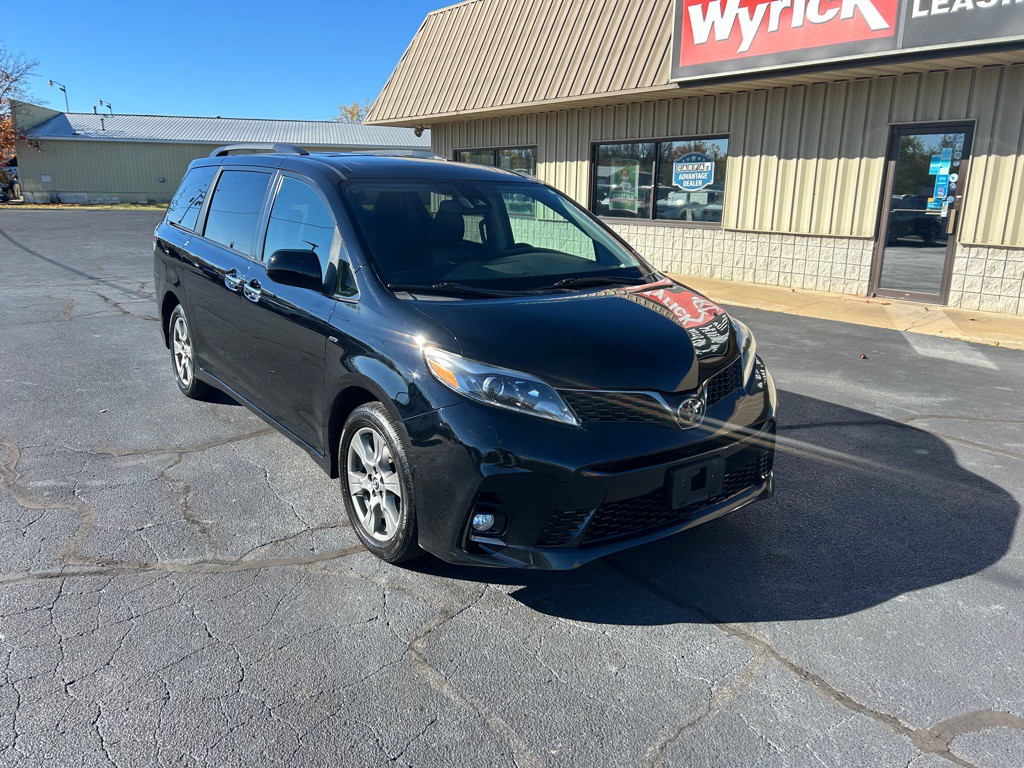 2019 Toyota Sienna Image 2