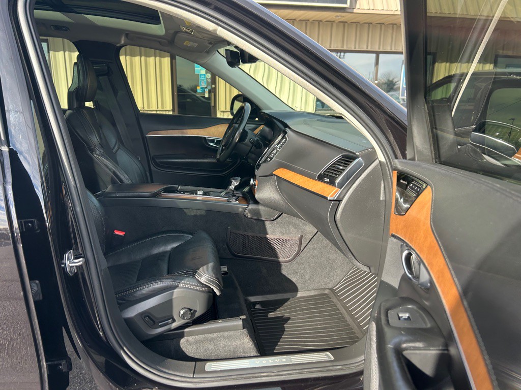 2020 Volvo XC90 Image 8
