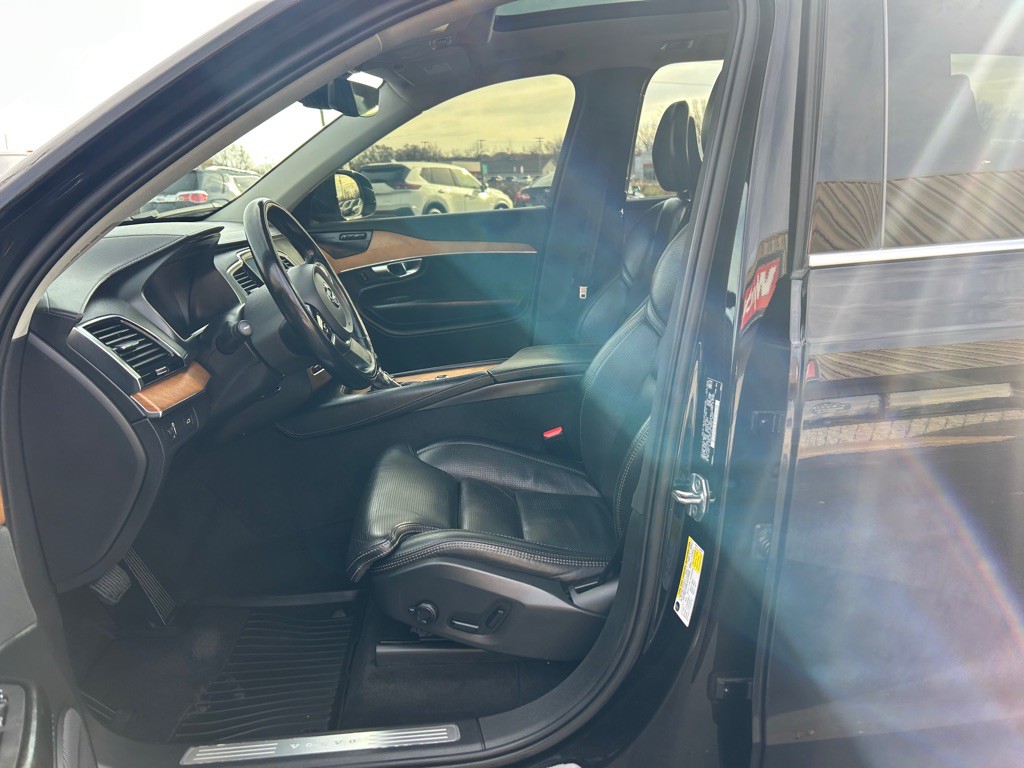 2020 Volvo XC90 Image 17