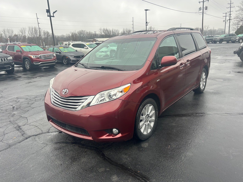 2017 Toyota Sienna Image 3