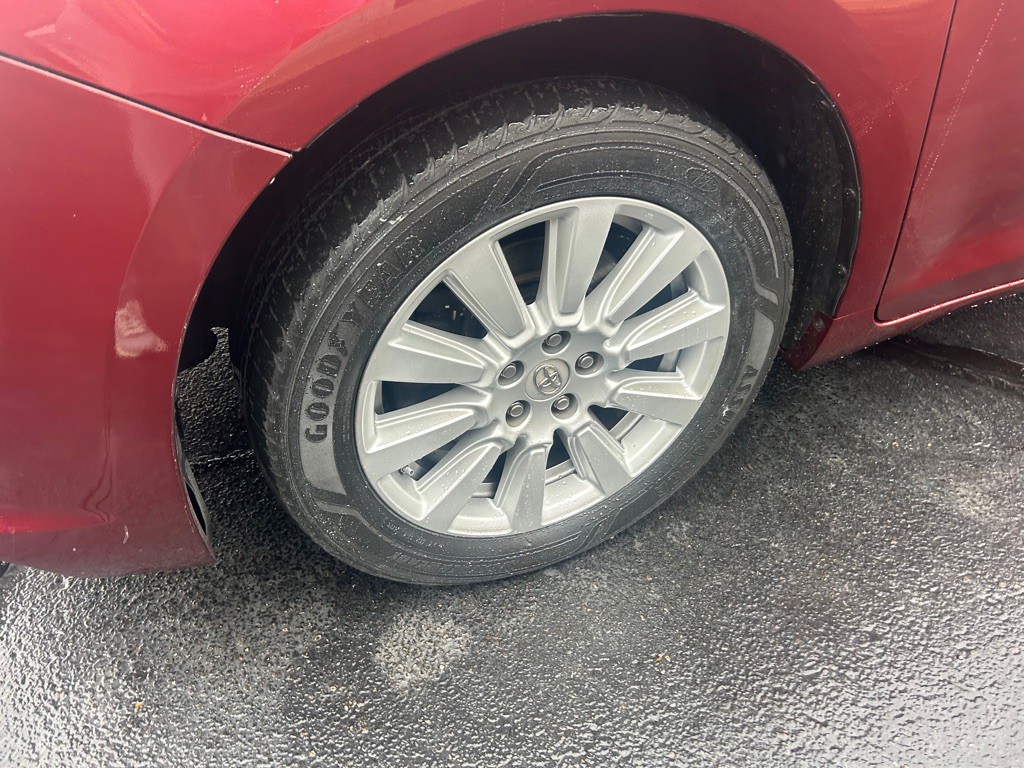 2017 Toyota Sienna Image 4