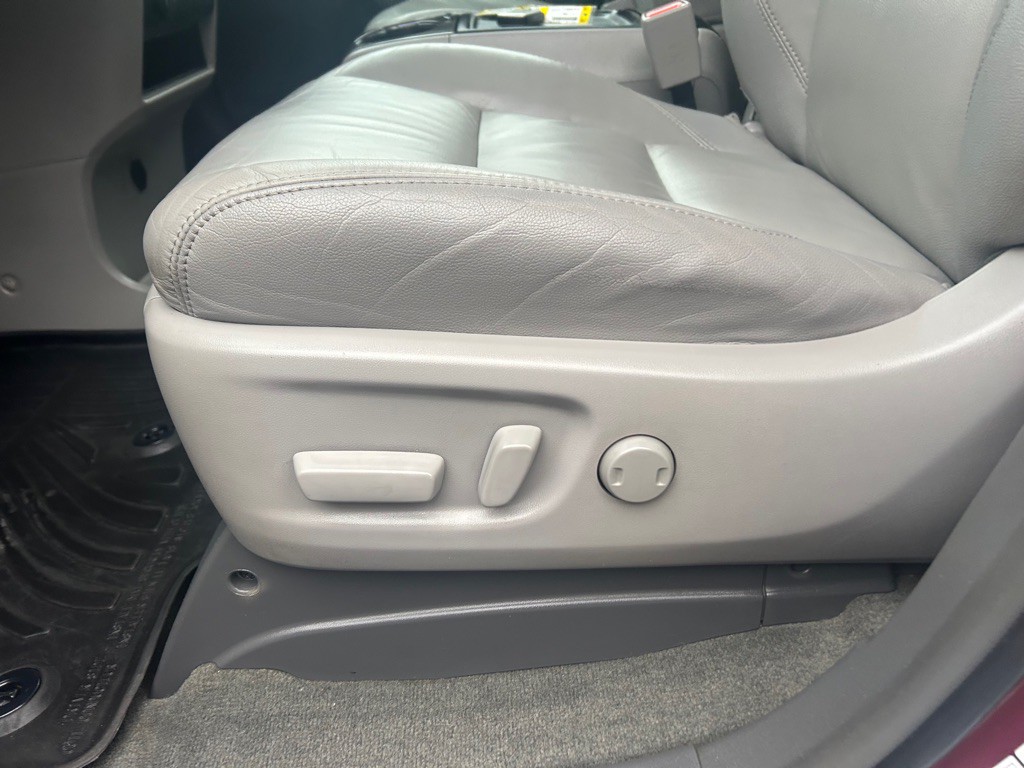 2017 Toyota Sienna Image 18