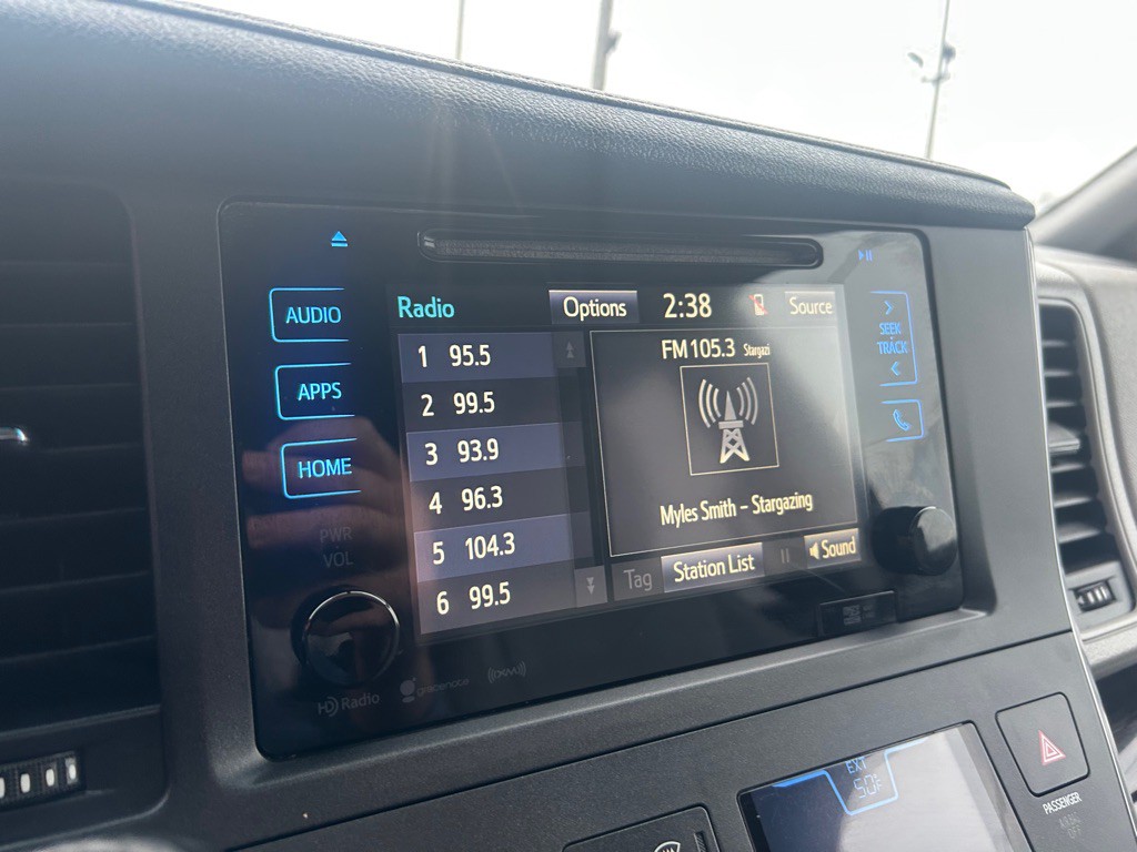 2017 Toyota Sienna Image 25