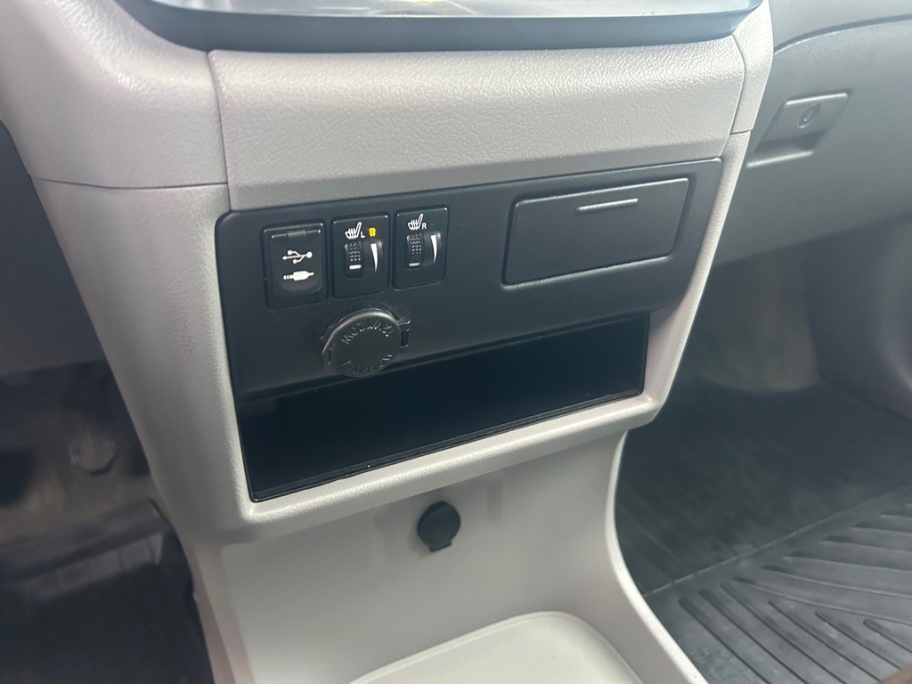 2017 Toyota Sienna Image 28