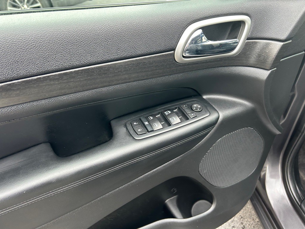 2017 Jeep Grand Cherokee Image 16