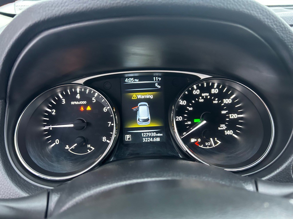 2015 Nissan Rogue Image 18