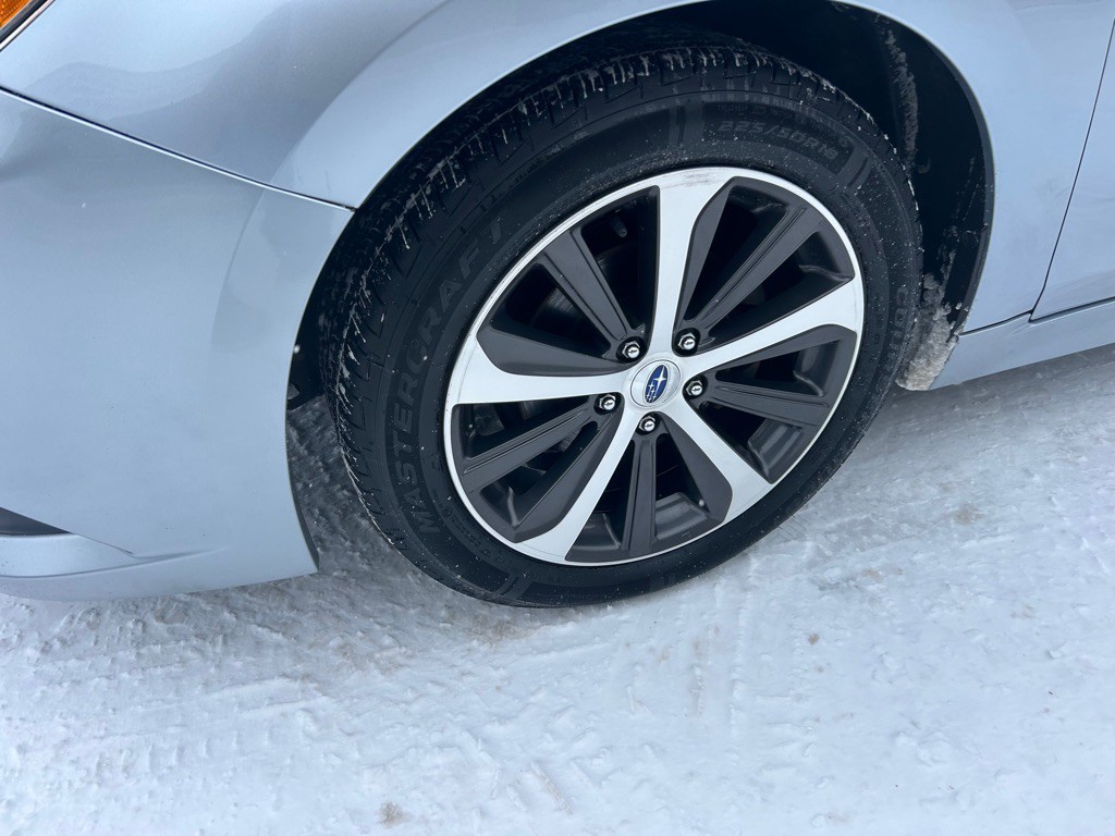 2017 Subaru Legacy Image 4