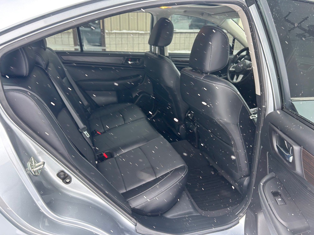 2017 Subaru Legacy Image 8