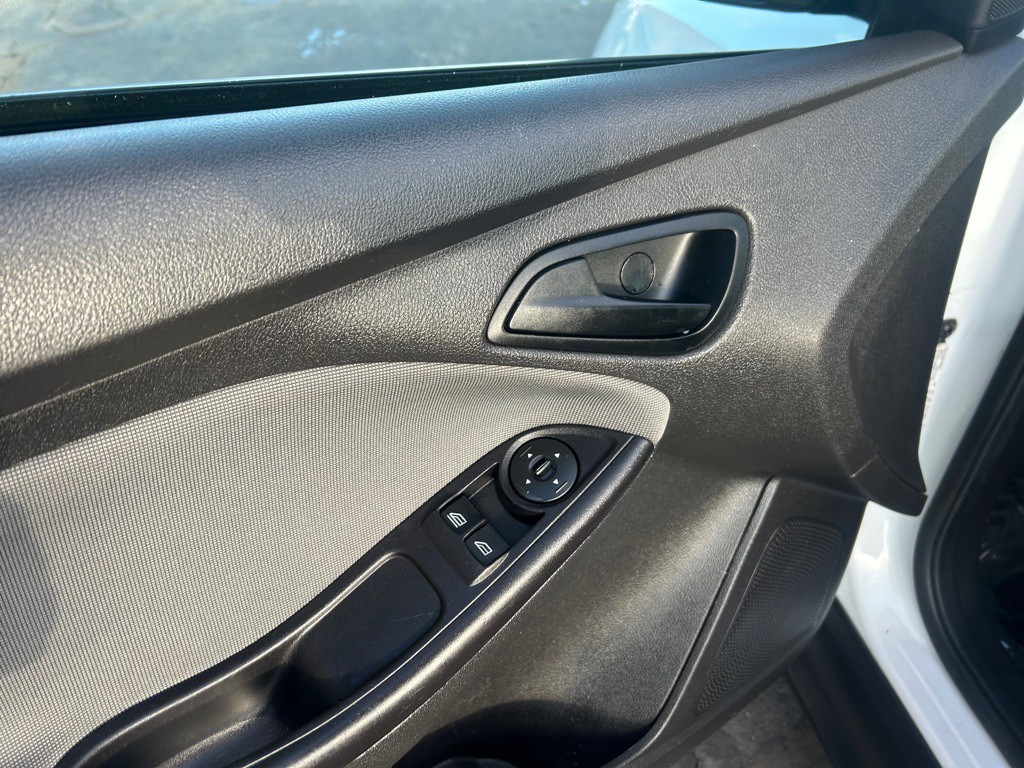 2013 Ford Focus Image 13