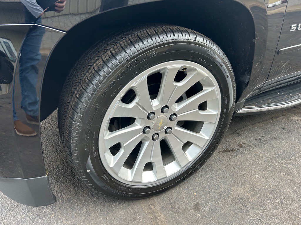 2018 Chevrolet Suburban Image 4