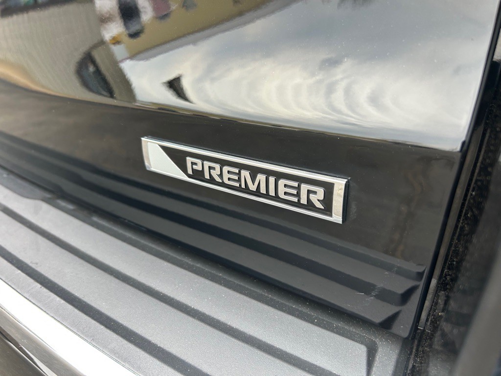 2018 Chevrolet Suburban Image 7