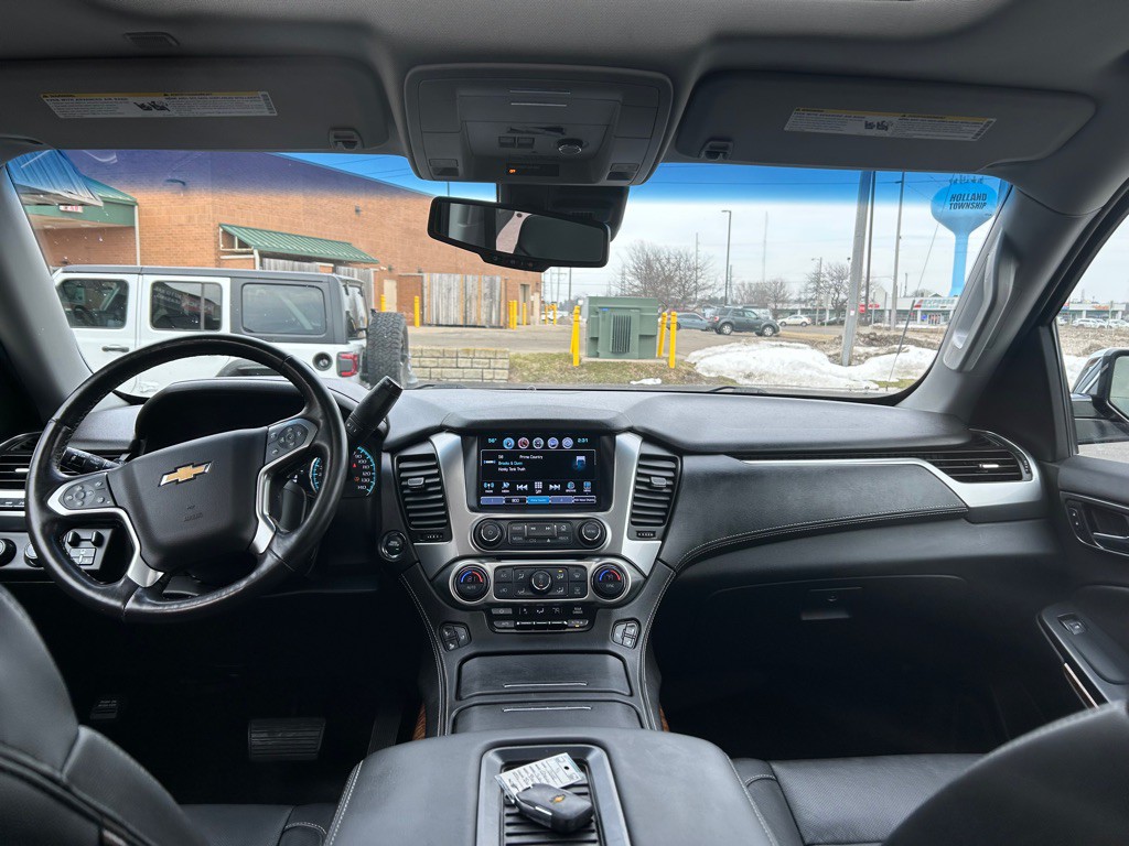 2018 Chevrolet Suburban Image 17