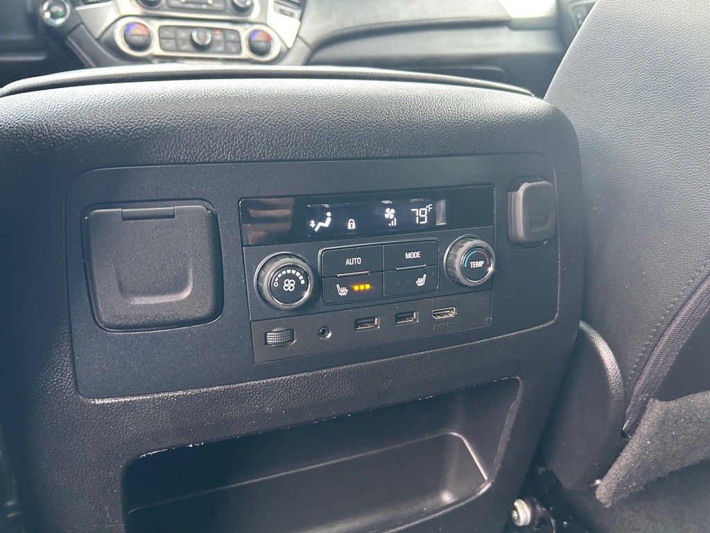 2018 Chevrolet Suburban Image 18