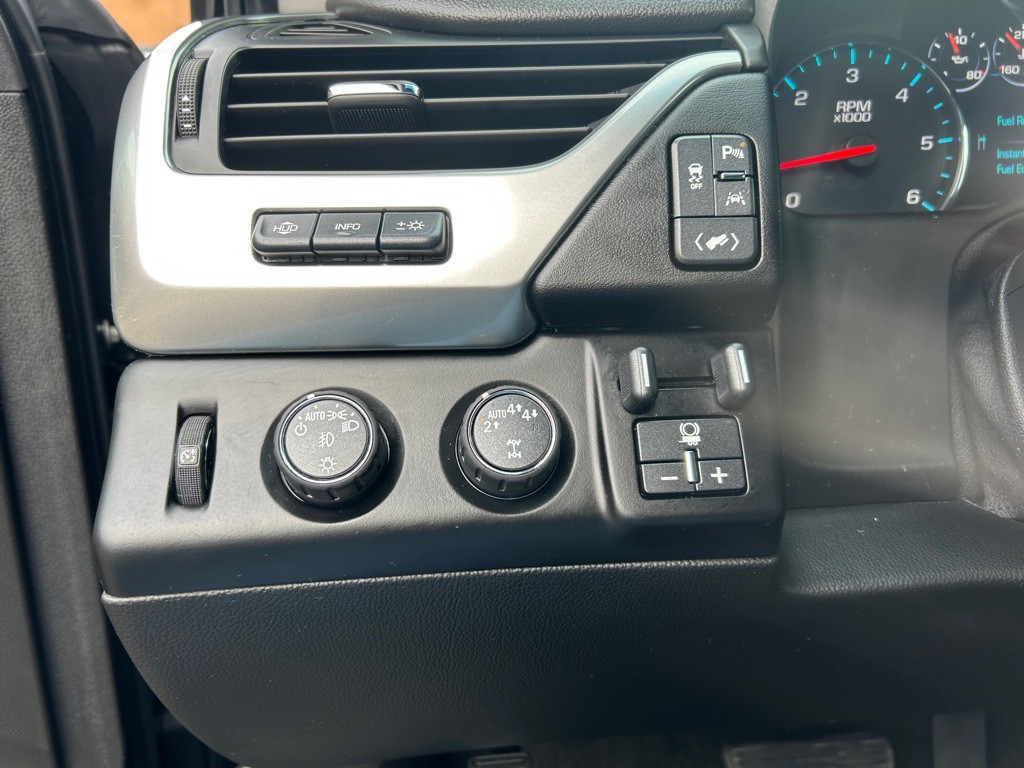 2018 Chevrolet Suburban Image 27