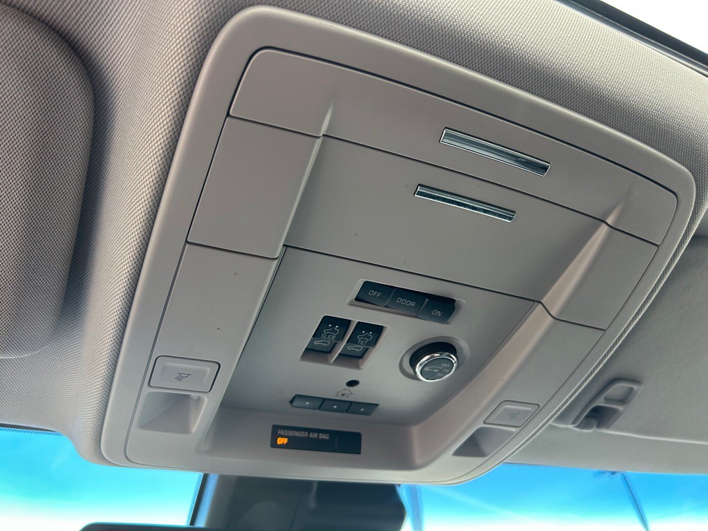 2018 Chevrolet Suburban Image 35